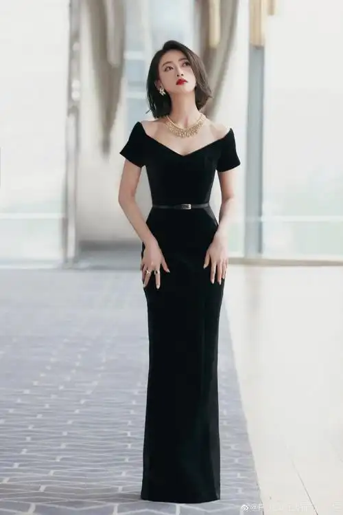 吴谨言in#poem高级定制系列#黑色丝绒礼服,出席tiffanyandco#蒂芙尼