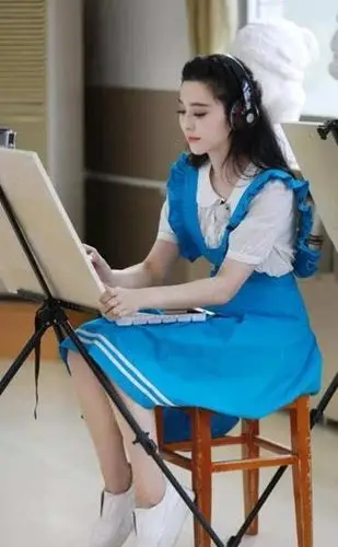 范冰冰化身"最美校花" 校服加持美翻了(图)