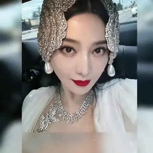 范冰冰参加戛纳名利场活动大头照曝光,被网友称为蛇蝎美人
