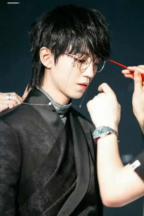 王俊凯超话#内娱狼尾头天花板#不多说 看图