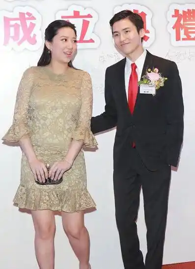 汪圆圆怀孕7个月挺肚现身 逼老公共同增肥