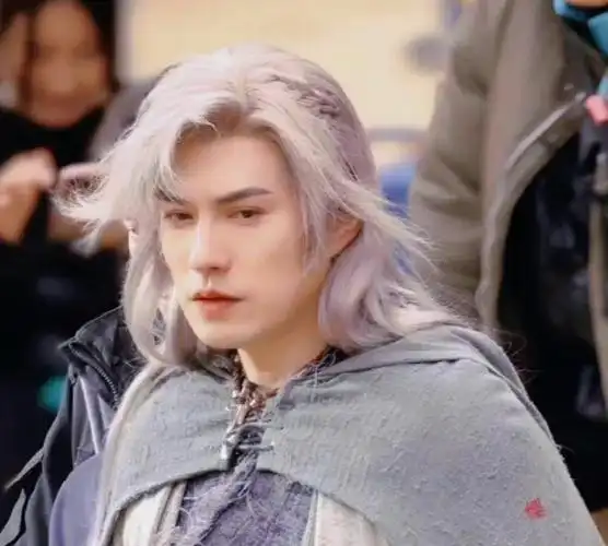 严屹宽白发古装真的绝美啊怎么可以这么帅