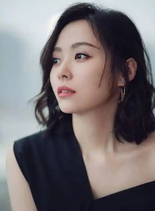 35岁张靓颖造型大变,简直认不出来了!