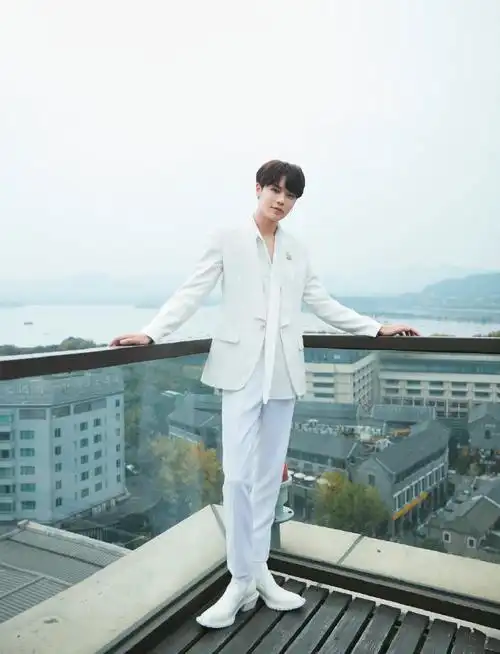 内娱九头身身材的明星#还有谁没看过林彦俊的全身照嘛?