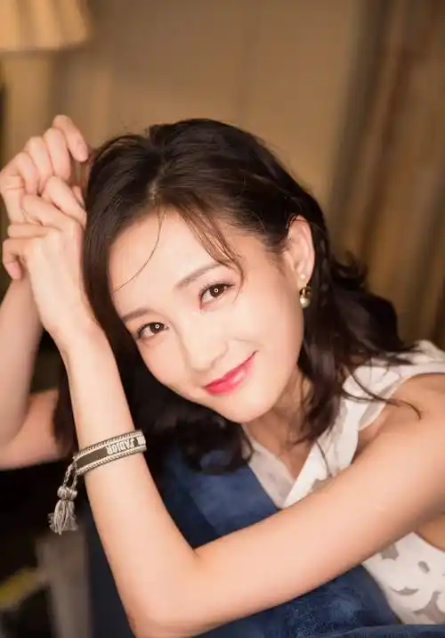 冯绍峰帮李一桐,从赵丽颖替身跃居到当红女星,冯绍峰是李一桐的贵人