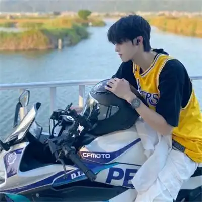 高清机车男生头像图片大全 戴头盔炫酷男头