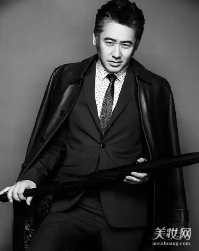 吴秀波素黑色写真 尽显熟男风范(6)