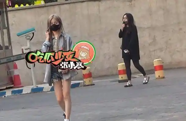 陈卓璇与助理牵手回家张艺凡郑乃馨挽手练舞_舞蹈_穿着_演播室