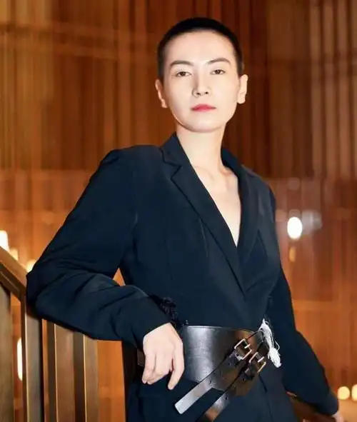 女星寸头短发造型谁最帅气?袁立第八,范晓萱第二,第一是谁?