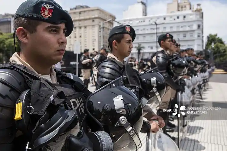 阿根廷首都爆发大规模反g20示威 防暴警察提前封锁道路严阵以待