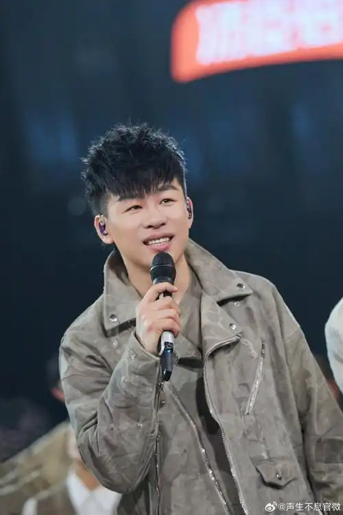 剧照#怀抱勇气,勇敢迎接改变自己的花开时刻@胡彦斌@时代少年团