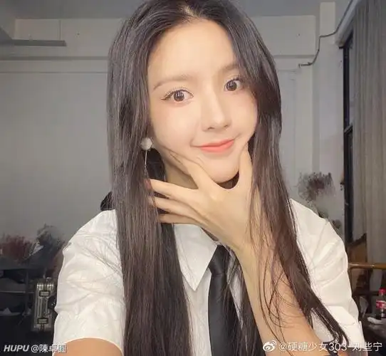 刘些宁这波自拍, 什麼水平?