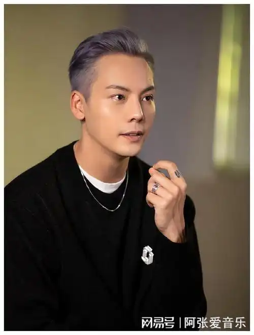 陈伟霆换了新发型,留背头的他突然发现不帅了,颜值下降|寸头|男神|大