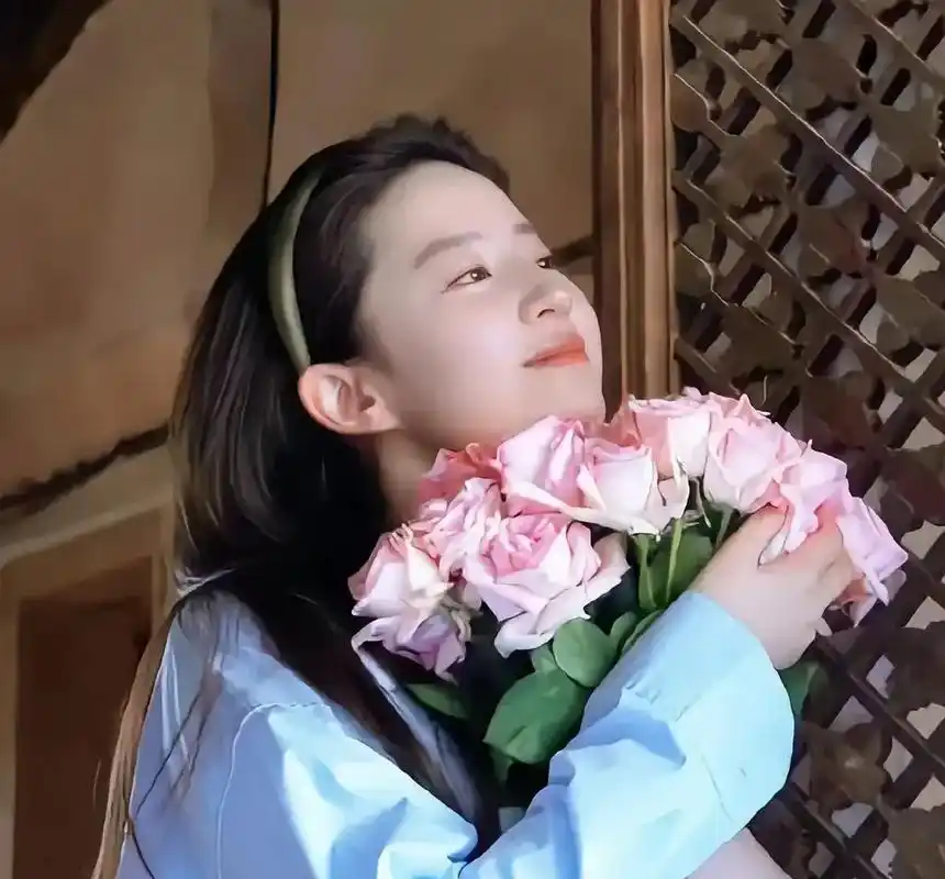 刘亦菲捧花头像 #玄学捧花头像 据说换这个捧花头像能够带来 - 抖音
