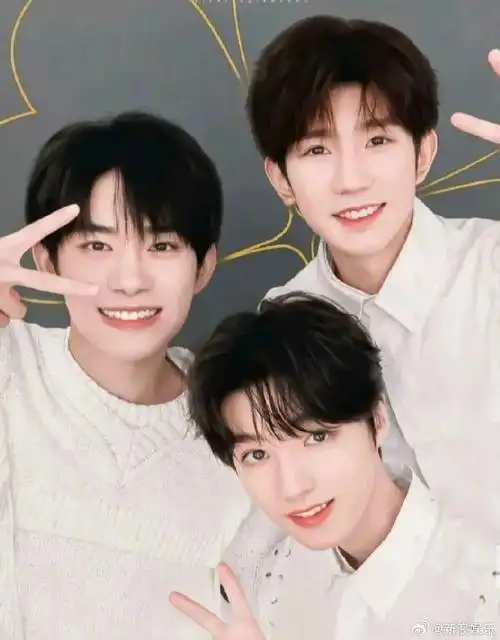 王俊凯易烊千玺今年也卡点为王源庆生#8日是@tfboys-王源23岁生日