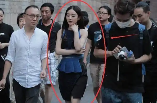 原创赵丽颖到底有多胖穿上包臀裙后说她75斤都嫌多的