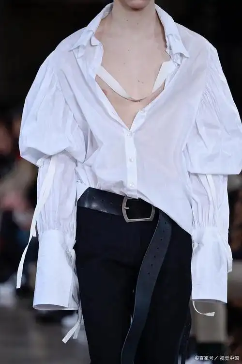 优雅又时尚!教你几种衬衣下摆的绑法,展现迷人身姿