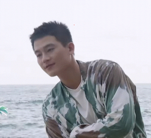 欧豪叫赵丽颖老大##欧豪嘴角比ak还难压