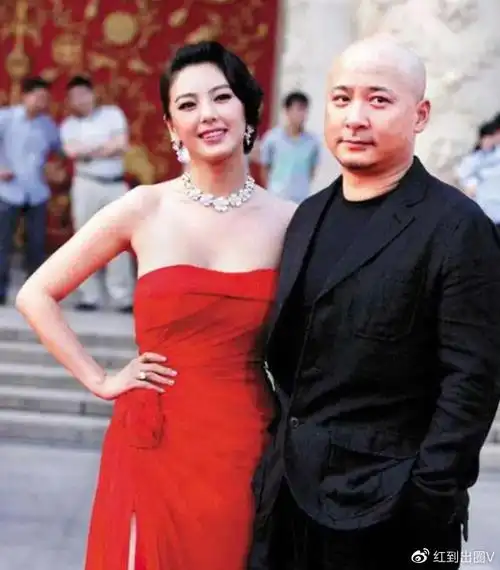 张雨绮新恋情曝光深夜与年下弟弟去酒吧嗨玩疑似在女方家过夜