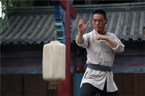 《打狗棍》草根英雄获青睐 巍子成就里程碑