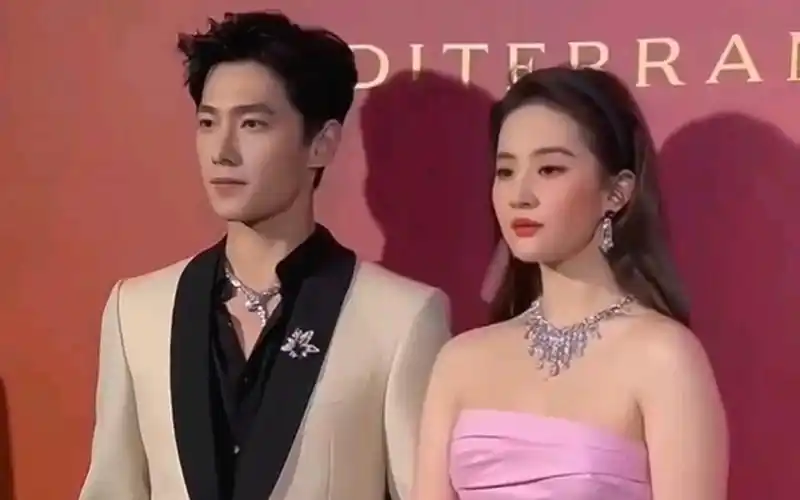 刘亦菲杨洋宝格丽活动同框 过于养眼了#刘亦菲#杨洋