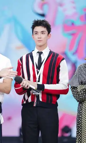 吴磊出演快乐大本营 变身职场加班族爆笑解压业务员