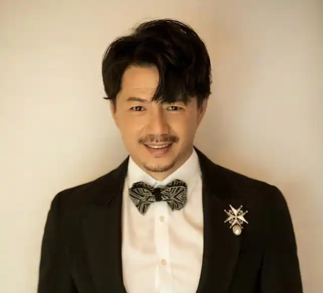 近40岁才大器晚成的男星,"老干部"靳东上榜,最后一位很是意外