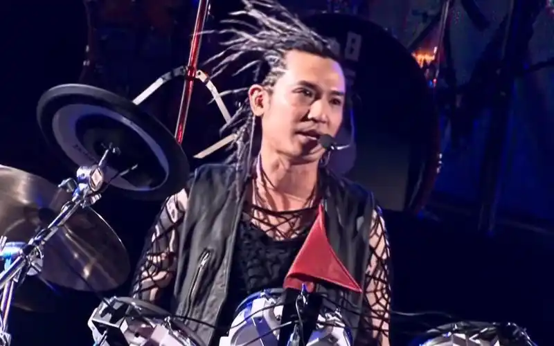 [8k修复][60帧]16.无事无事[beyond the story live 2005告别演唱会]