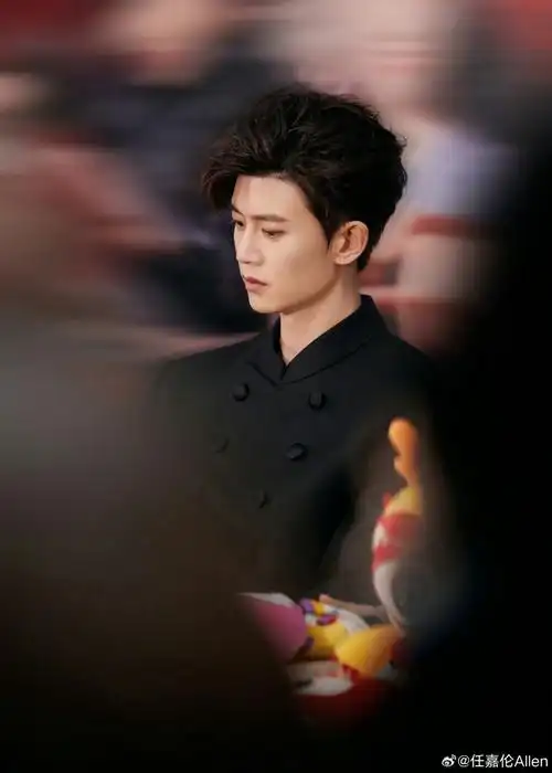 烈焰排面##任嘉伦打卡烈焰三里屯大屏#谁还没去北京三里屯打卡#烈