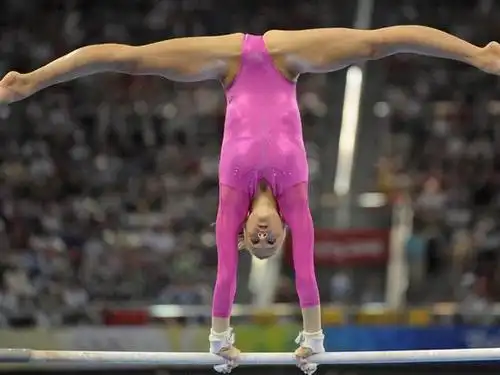 图文:柳金体操全能夺冠精彩瞬间 完美一字马