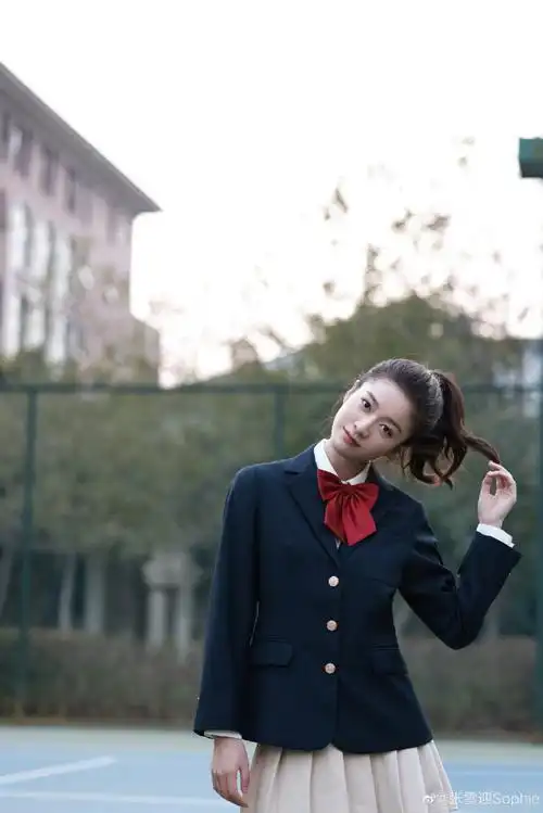 张雪迎陆完完毕业照#是超甜美超青春的校服张雪迎高马尾甩出飞扬的