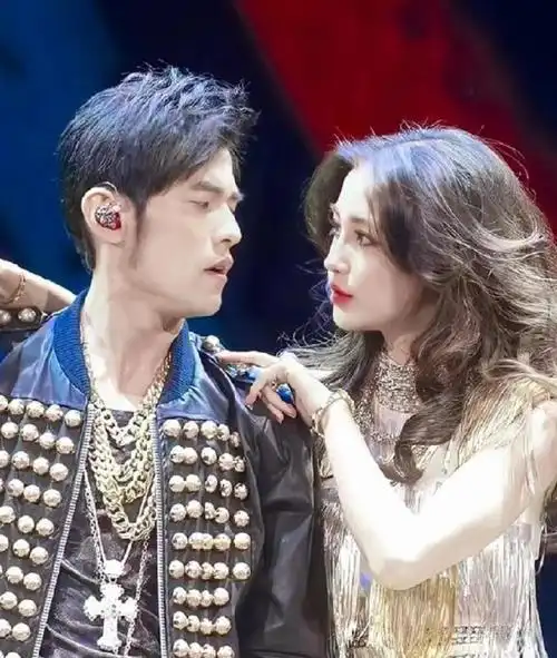 分手19年后再看周杰伦蔡依林互动,昆凌"精明"之处终于明了!