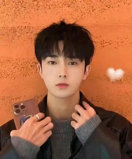 超短寸头,前刺头,狼尾头和微分碎盖头,你认为哪一种最帅气_发型_男士_