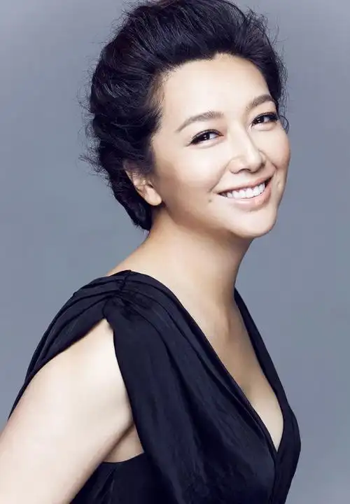 52岁江珊从133斤到99斤,美回颜值巅峰,直言减肥其实很简单插图1