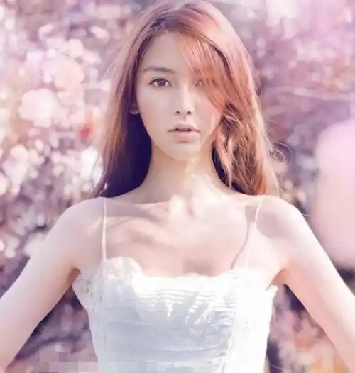 《青春有你2》baby突然出现,仅3秒镜头,让全网男粉沸腾_杨颖_公司