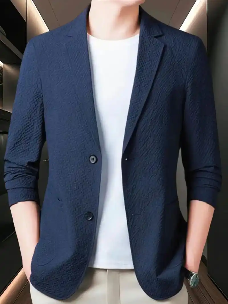 男士的必备,纯色设计,简约又大气,修身版型展现帅气魅力,采用高档西服