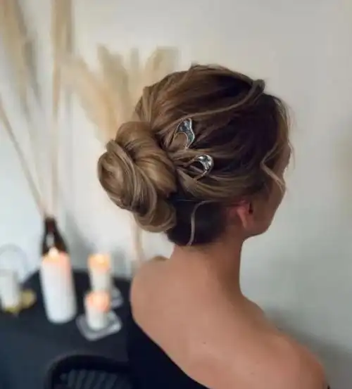 简约干练盘发发型 8款优雅低盘发推荐_盘发发型 - 美发站