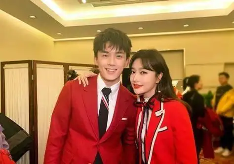 彭于晏和吴磊的合照:吴磊彭于晏大变活人(5)