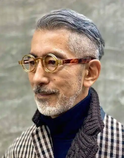 60,70岁的男人:我应该把头发染黑吗?白发适合什么发型?