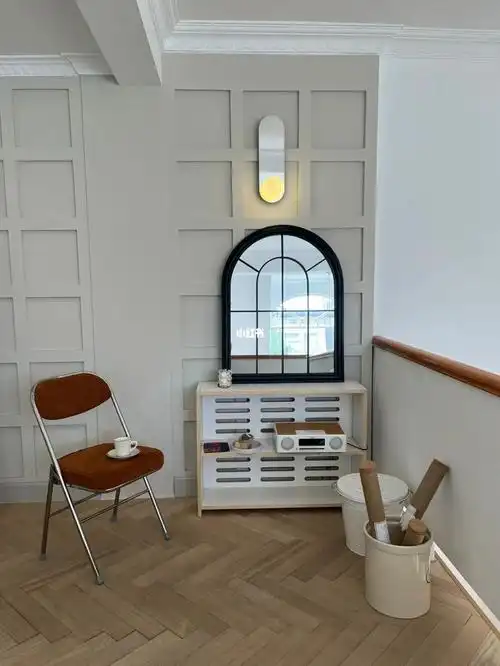 铁艺外框假窗户造型装饰镜子新艺术潮流增添空间通透感黑色更现代