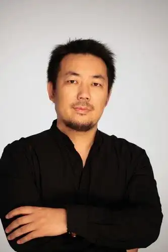 何沐阳 初识沐阳 到安化工作后不久,便听说那首红透大江南北,至今仍广