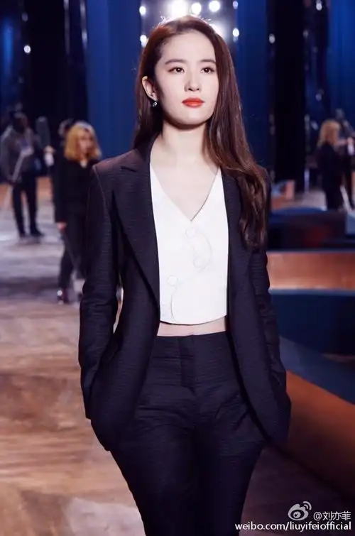 刘亦菲出席dior活动