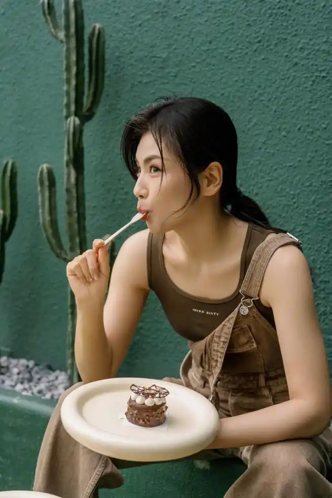 刘涛生日露营,浪漫和酷飒三种风格的照片,共30张!每一种都很惊艳哦!