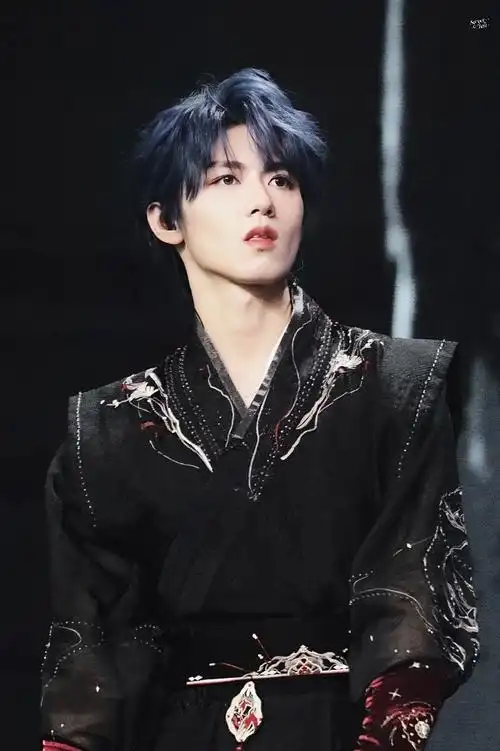 朱志鑫[超话]##朱志鑫蓝发