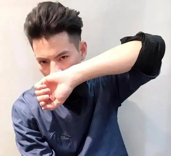 很适合男学生的3款背头,春风十里很喜欢