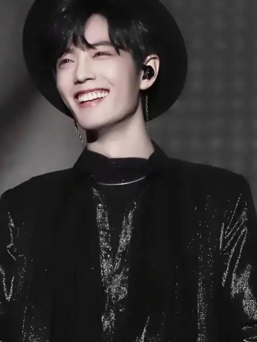 壁纸锁屏全部换成了肖战