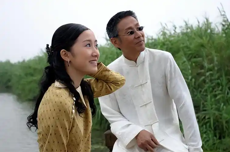 而凭借着自己的不断努力,陈格虽然如今的演艺事业并不算大红大紫,可也