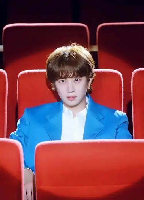 金希澈超话90#金希澈宇宙大明星#【饭修】211101希澈饭修更新cr:p1