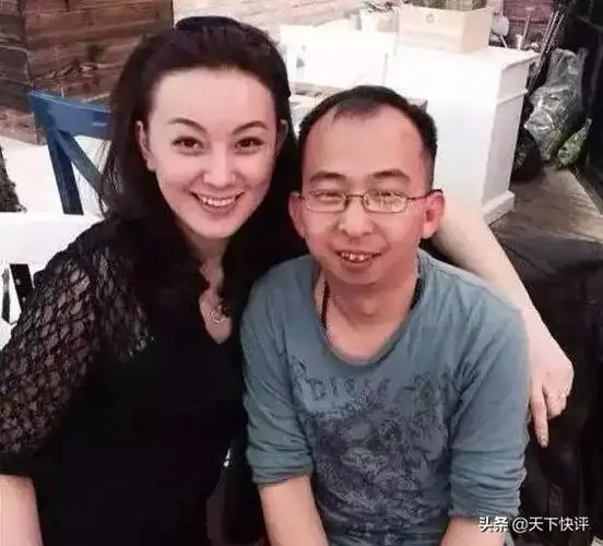 离婚发的朋友圈离婚后女人找了个又老又丑的男人还发朋友圈是什么心态