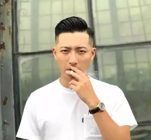 2020年秋天男生流行这4款发型短背头发型真帅